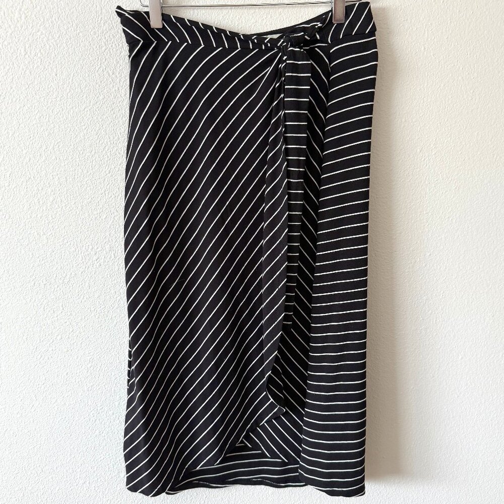 Adrienne Vittadini Women’s‎ Wrap Midi Skirt Black and White Stripe Size Medium